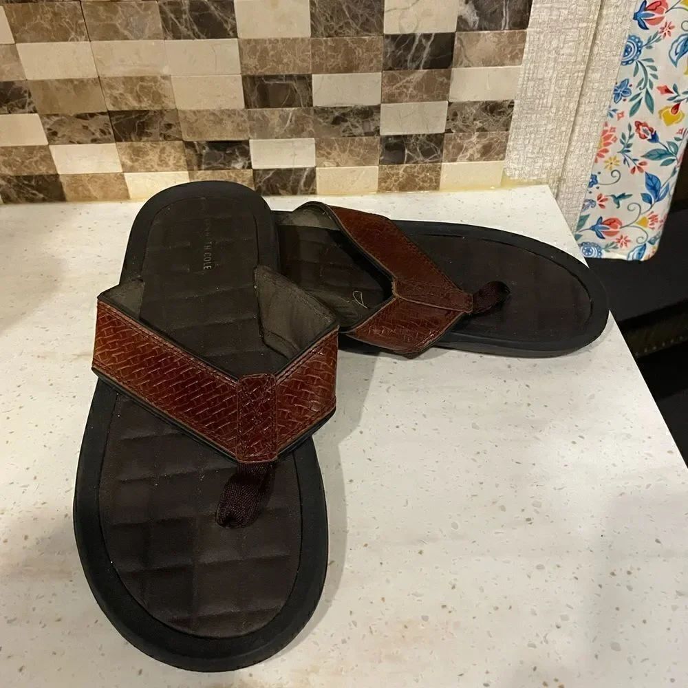Kenneth Cole Flip Flops 